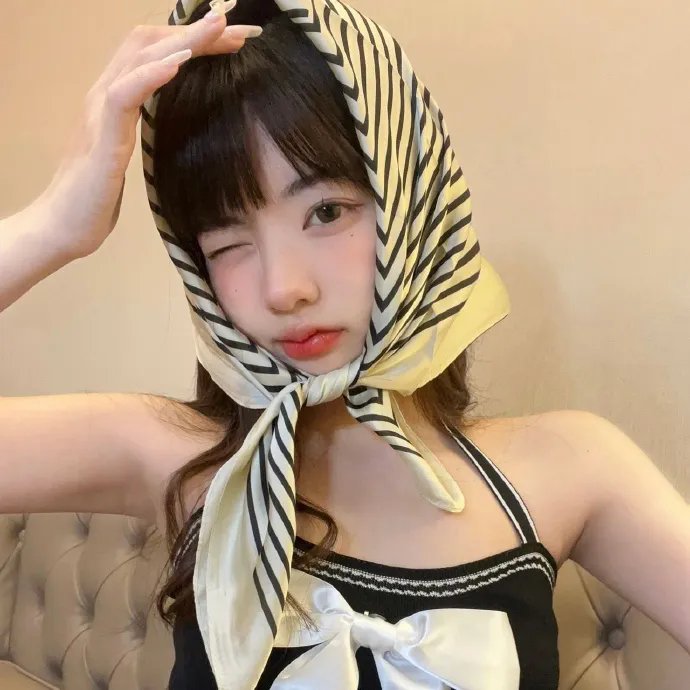 一千个小吻 封面